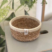 Load image into Gallery viewer, Respiin Shallow Seagrass &amp; Jute Basket Small Natural / White