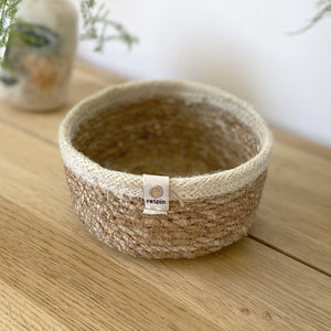 Respiin Shallow Seagrass & Jute Basket Small Natural / White